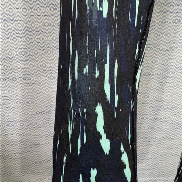 lululemon Wunder Under Crops - Picture 3 of 10